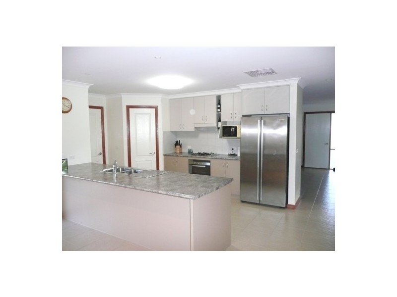 94 Hotham Crt, Thurgoona NSW 2640