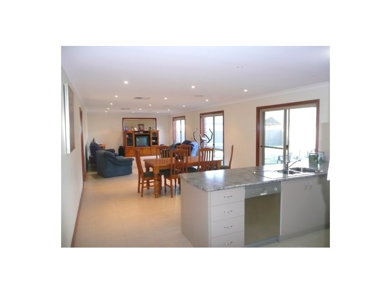 94 Hotham Crt, Thurgoona NSW 2640