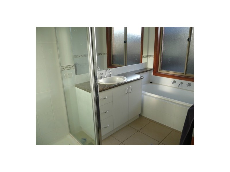 94 Hotham Crt, Thurgoona NSW 2640