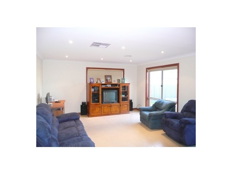 94 Hotham Crt, Thurgoona NSW 2640