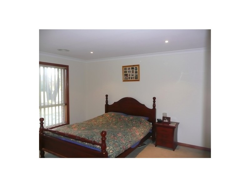 94 Hotham Crt, Thurgoona NSW 2640