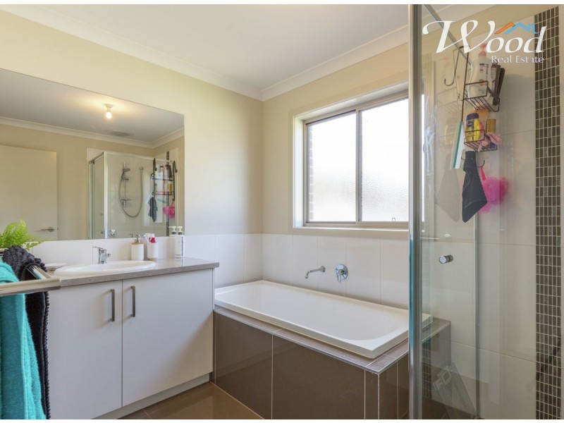 230 Vickers Road, Lavington NSW 2641