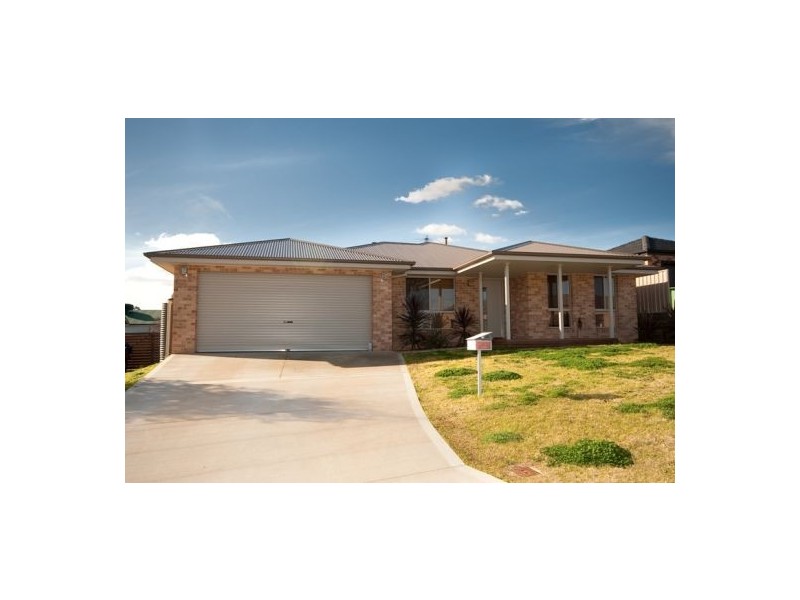 60 Dryandra Way, Thurgoona NSW 2640