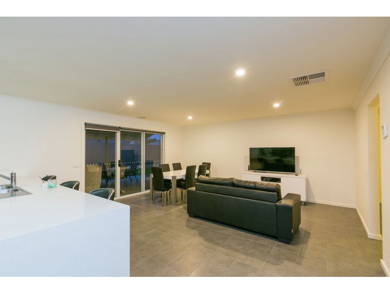 56 Riverboat Drive, Thurgoona NSW 2640