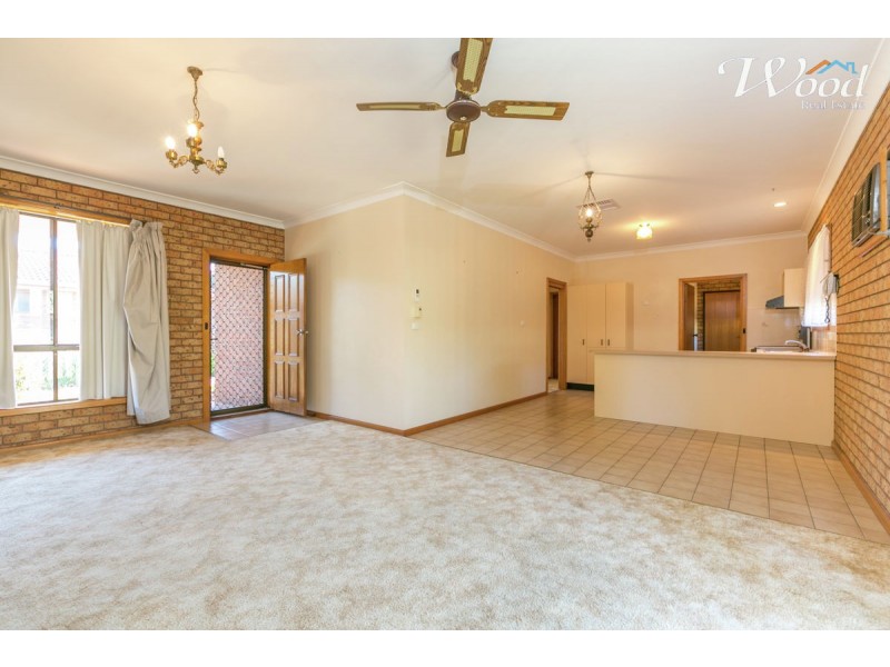 1/8 Kimberly Court, Lavington NSW 2641