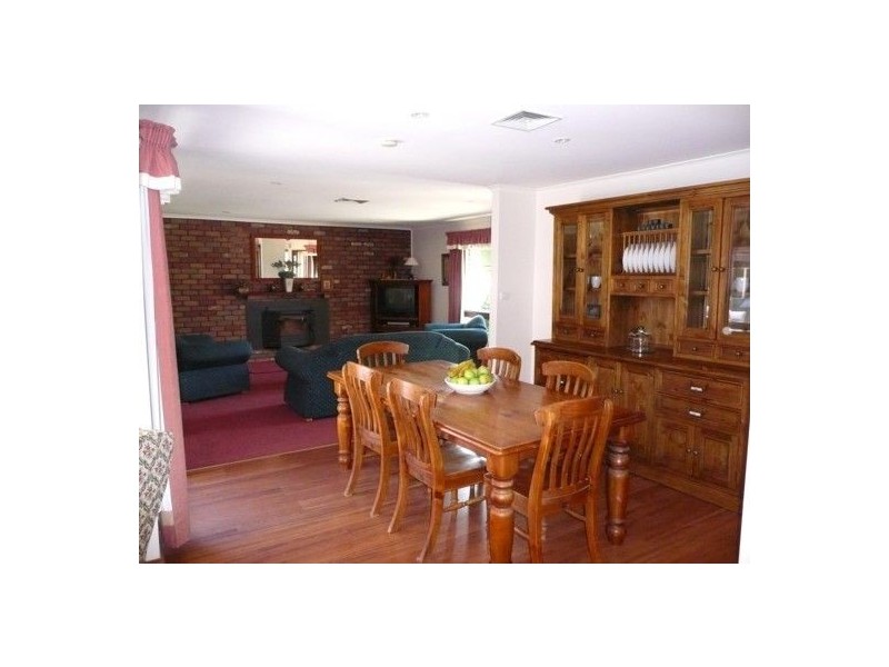 417 Poplar Dr, Lavington NSW 2641