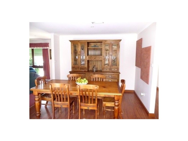 417 Poplar Dr, Lavington NSW 2641