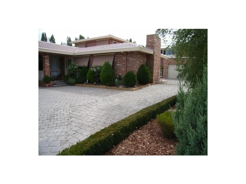 417 Poplar Dr, Lavington NSW 2641