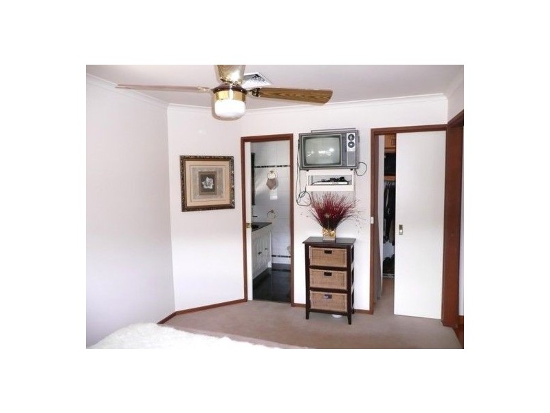 417 Poplar Dr, Lavington NSW 2641