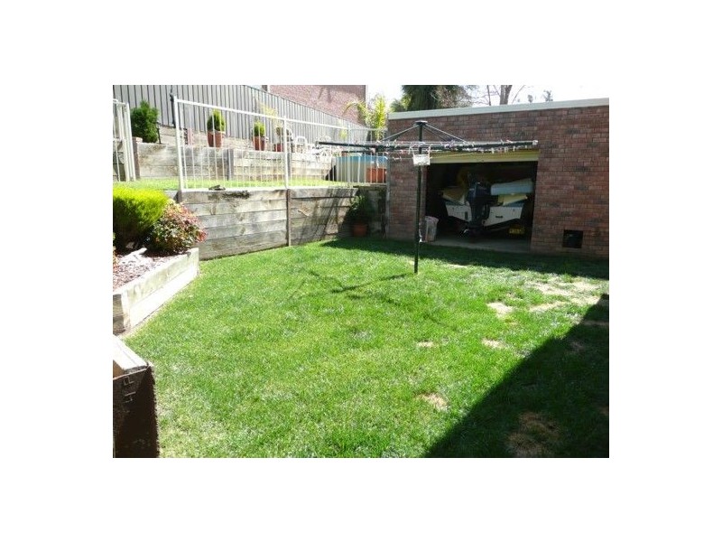 417 Poplar Dr, Lavington NSW 2641