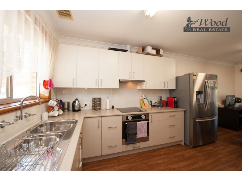 568 Noorla Place, Lavington NSW 2641