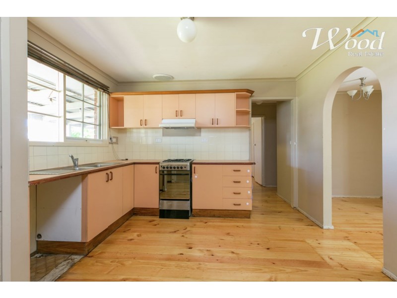 325 Haines Court, Lavington NSW 2641