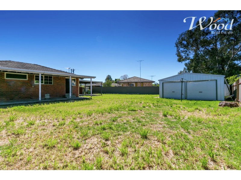 325 Haines Court, Lavington NSW 2641