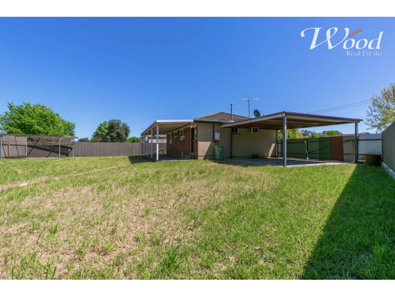 325 Haines Court, Lavington NSW 2641