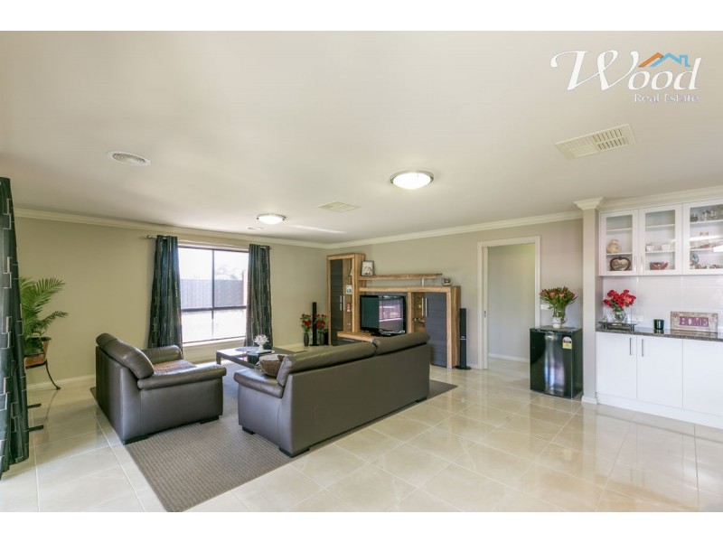 79 Royce Crescent, Lavington NSW 2641