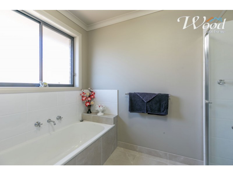 79 Royce Crescent, Lavington NSW 2641