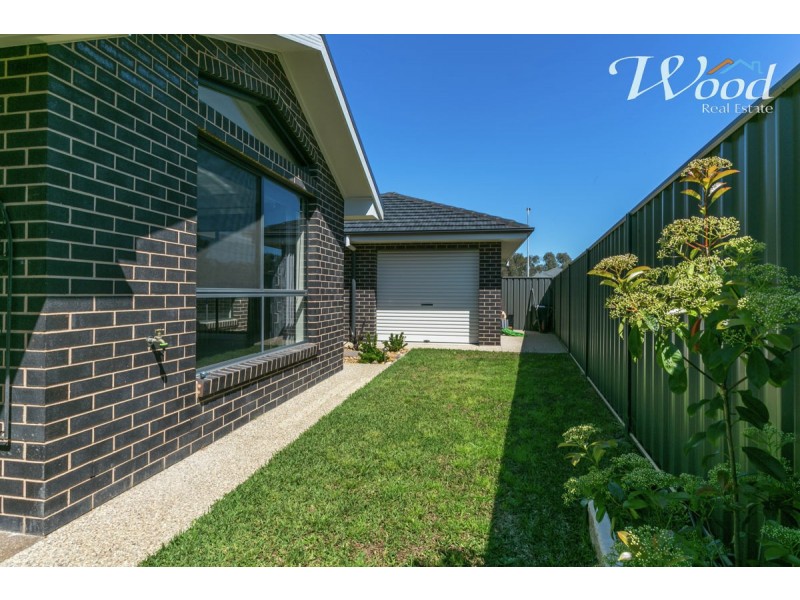 79 Royce Crescent, Lavington NSW 2641