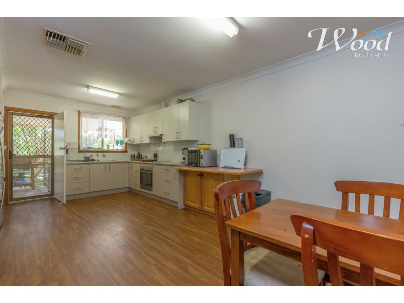 568 Noorla Place, Lavington NSW 2641