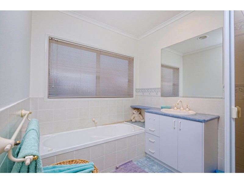 4 Allambie Road, Thurgoona NSW 2640