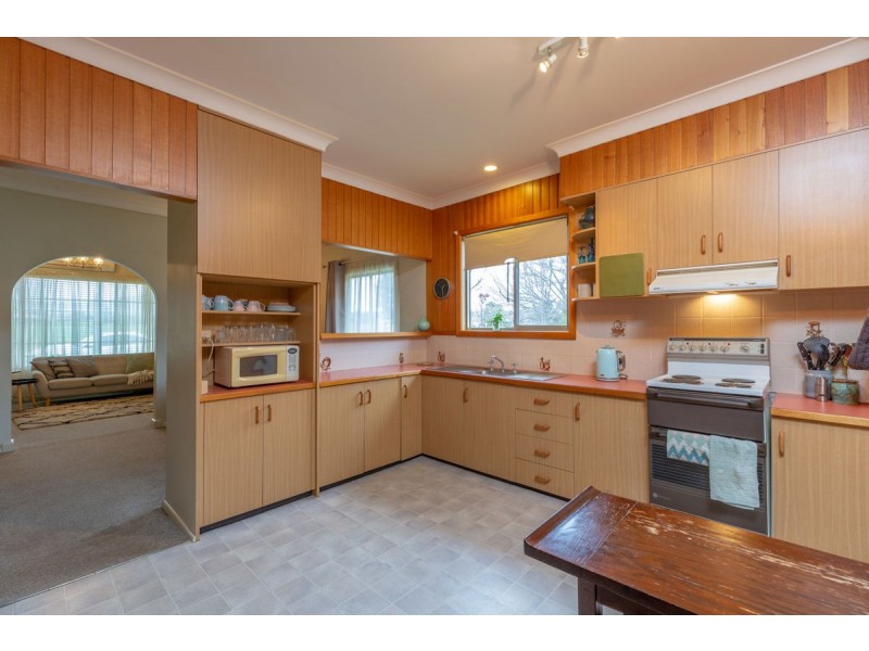 395 Nowland Avenue, Lavington NSW 2641