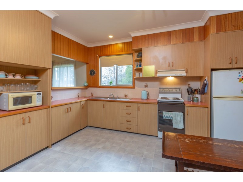 395 Nowland Avenue, Lavington NSW 2641