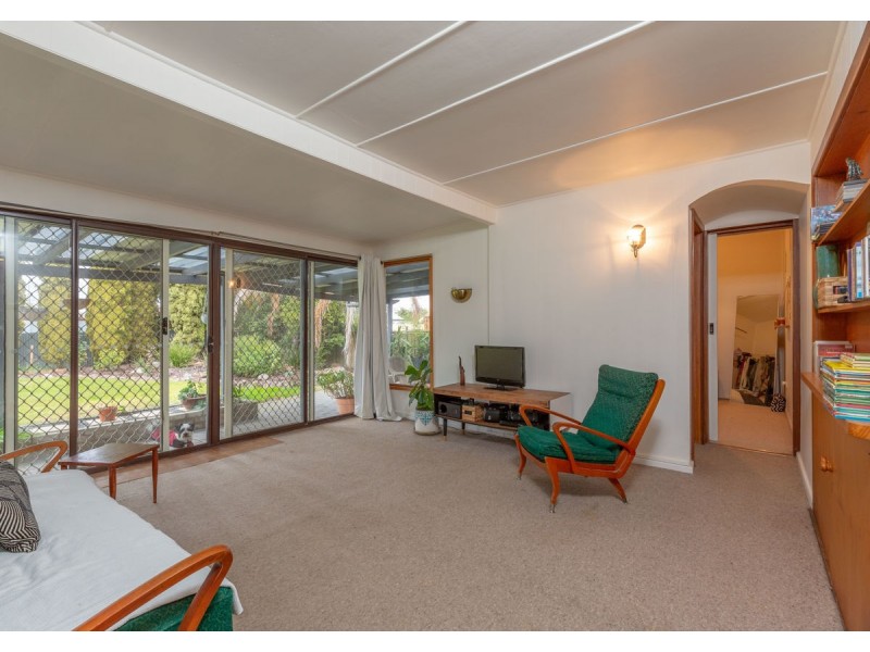 395 Nowland Avenue, Lavington NSW 2641