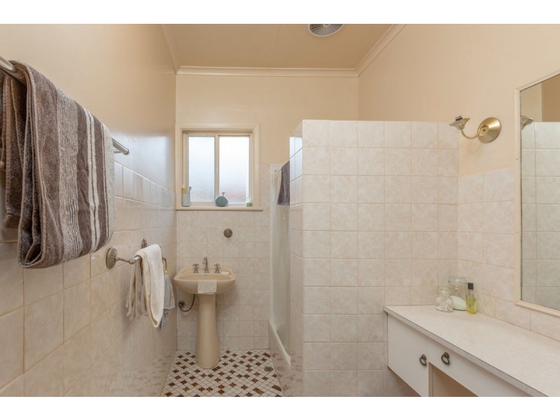 395 Nowland Avenue, Lavington NSW 2641