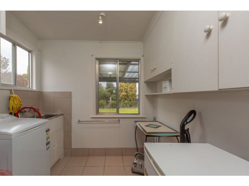 395 Nowland Avenue, Lavington NSW 2641