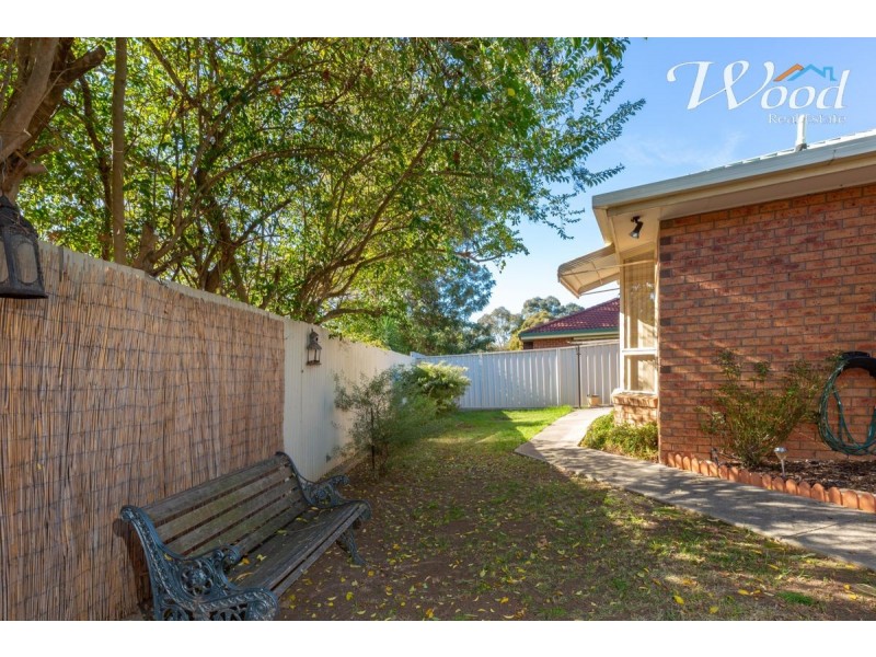 2/19 Harvey Crt, Albury NSW 2640