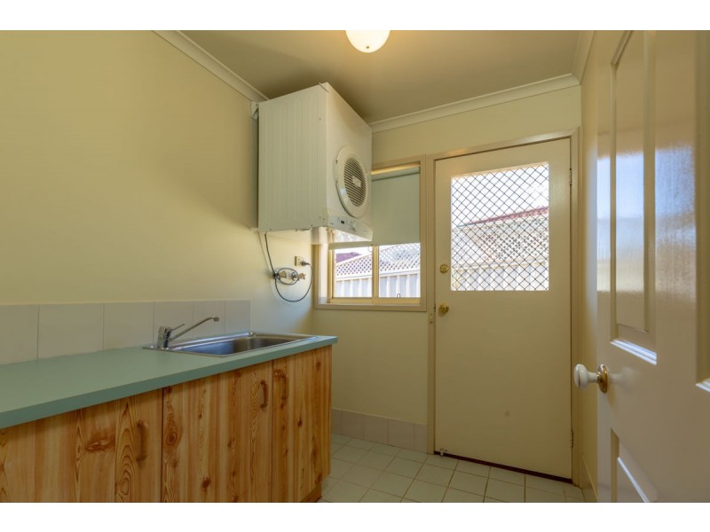 2/19 Harvey Crt, Albury NSW 2640