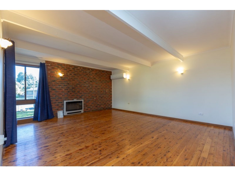 430 English Avenue, Lavington NSW 2641