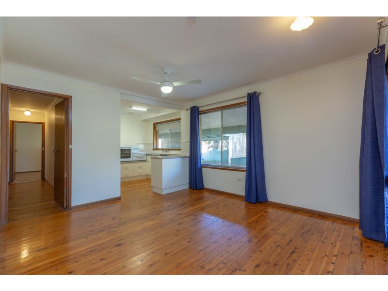 430 English Avenue, Lavington NSW 2641