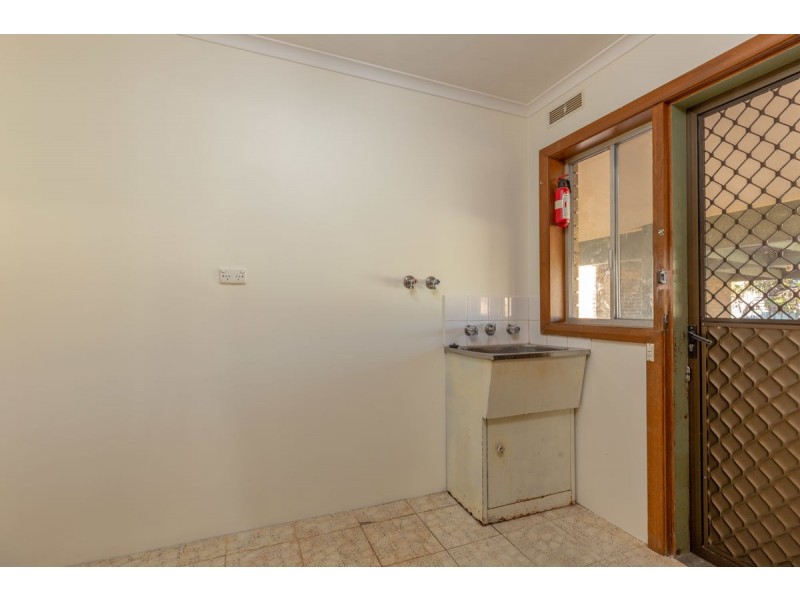 430 English Avenue, Lavington NSW 2641