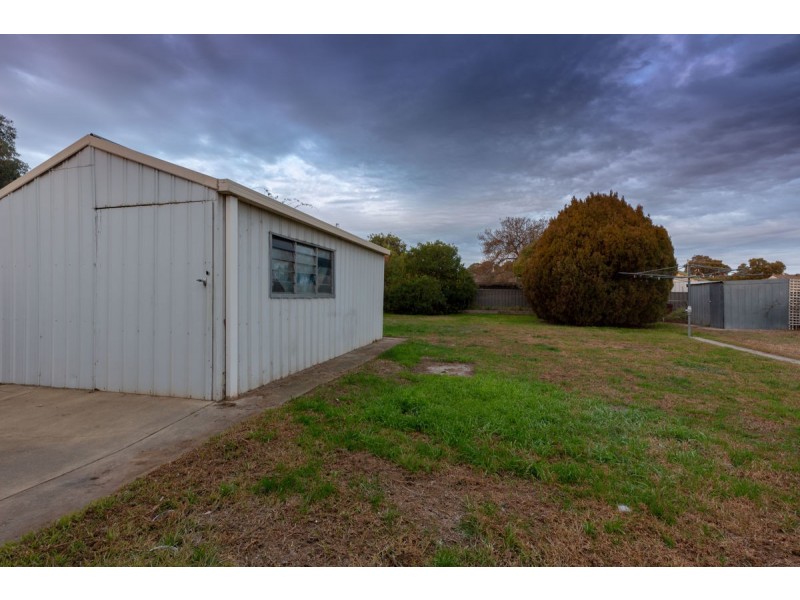 464 Danes Street, Lavington NSW 2641