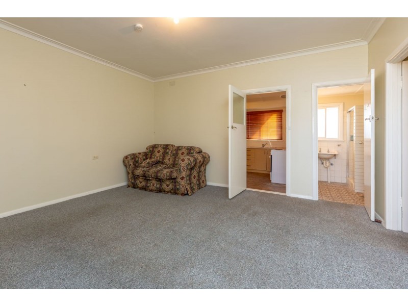 2/527 Sanders Road, Lavington NSW 2641
