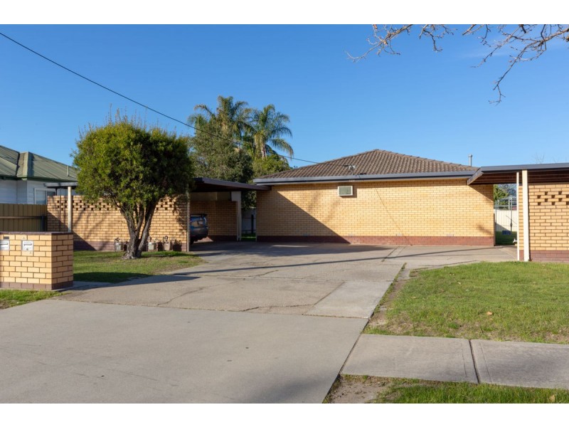 2/420 Urana Road, Lavington NSW 2641