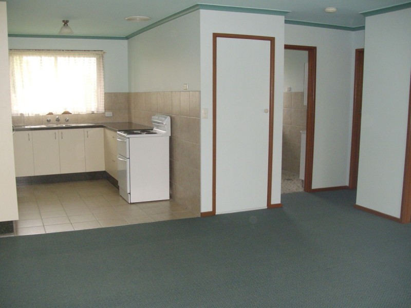 2/420 Urana Road, Lavington NSW 2641