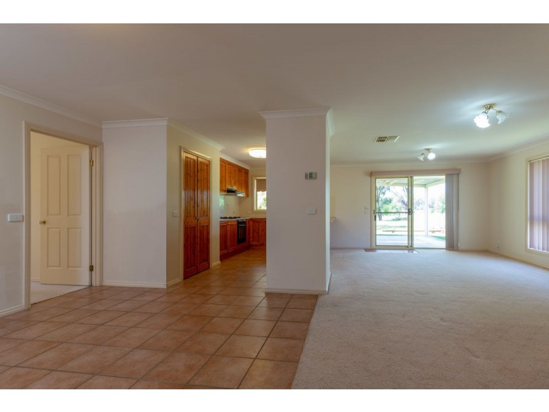 21 The Dale, Thurgoona NSW 2640