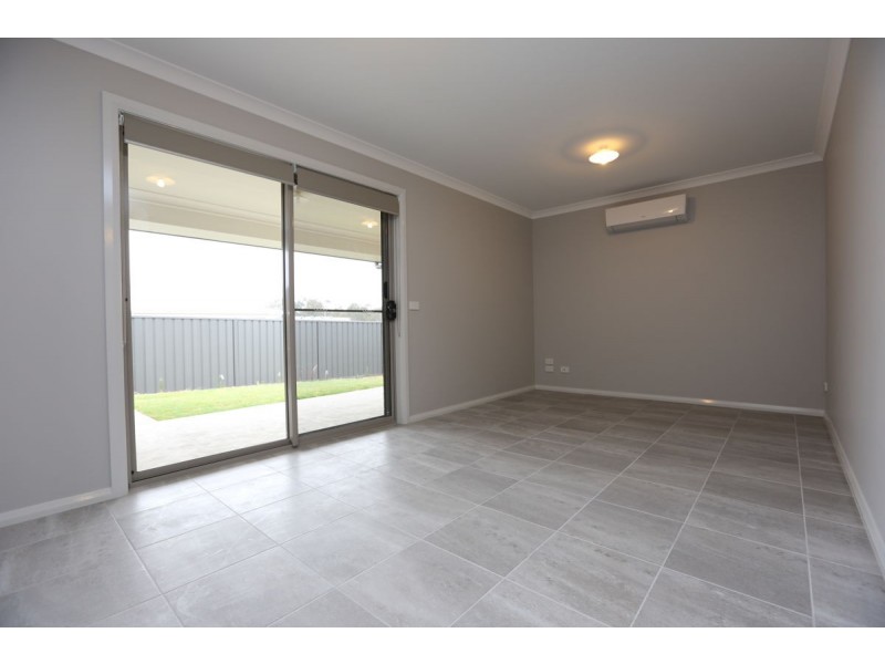 4a Paddlesteamer Court, Thurgoona NSW 2640
