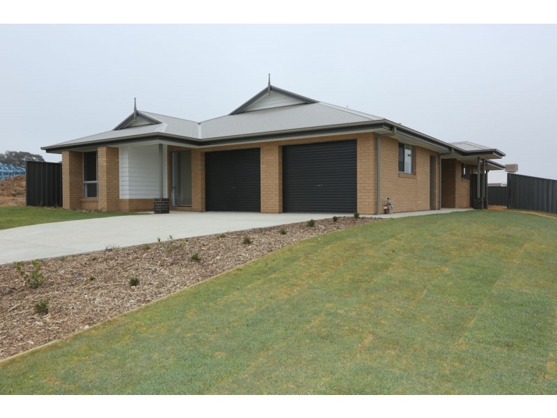 4a Paddlesteamer Court, Thurgoona NSW 2640