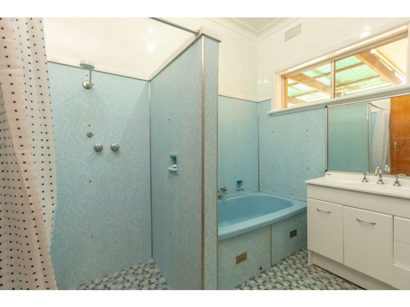 518 Hague St, Lavington NSW 2641