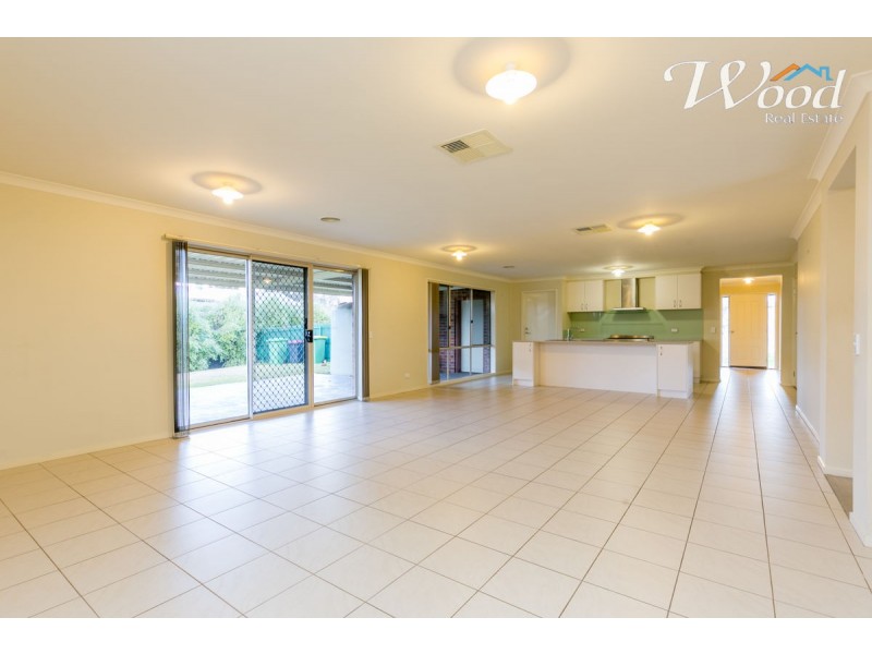 8 Squirrel Glider Drive, Thurgoona NSW 2640
