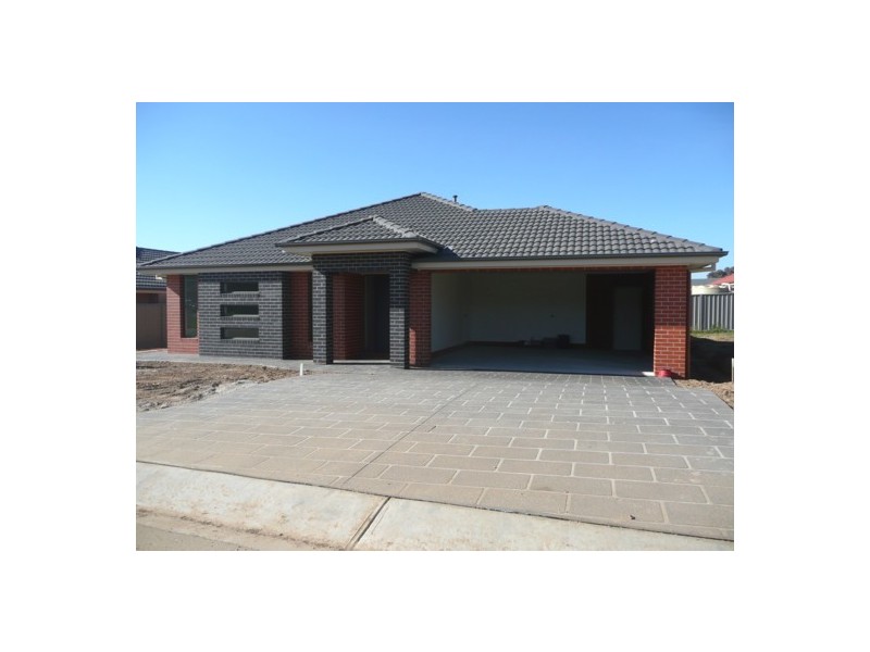 25 Swallow Street, Thurgoona NSW 2640