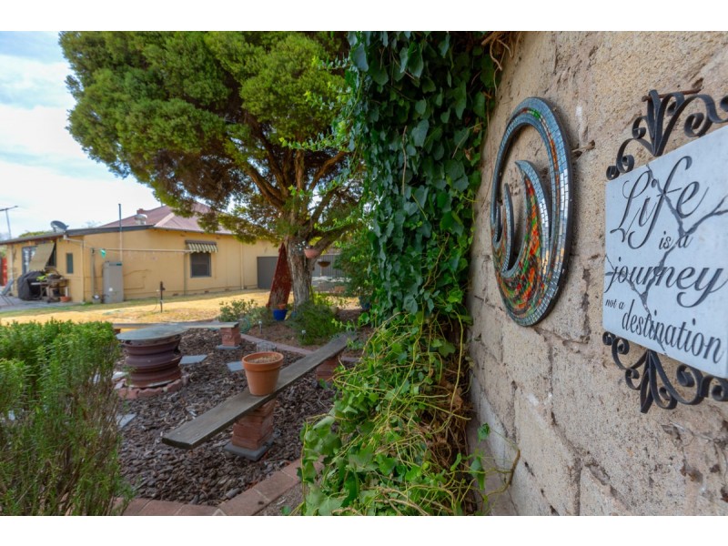 540 Hague Street, Lavington NSW 2641