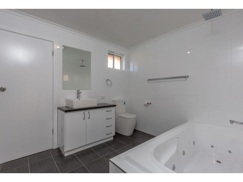 513 Alldis Avenue, Lavington NSW 2641