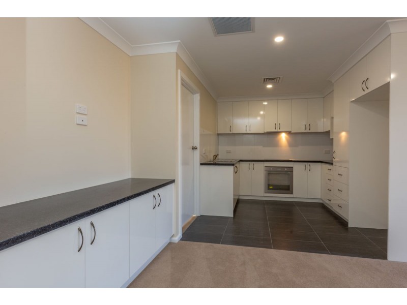 513 Alldis Avenue, Lavington NSW 2641