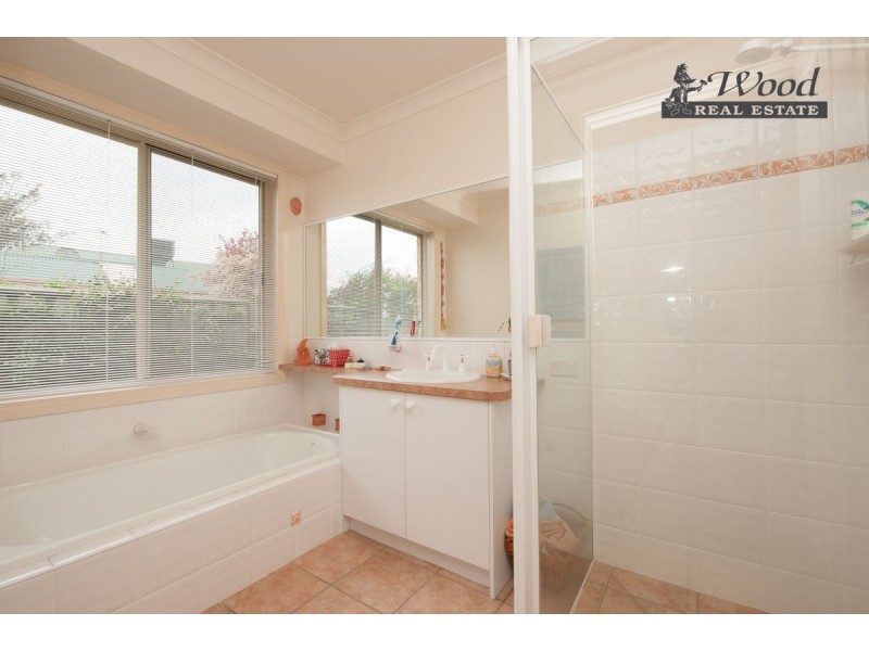 50 The Avenue, Thurgoona NSW 2640