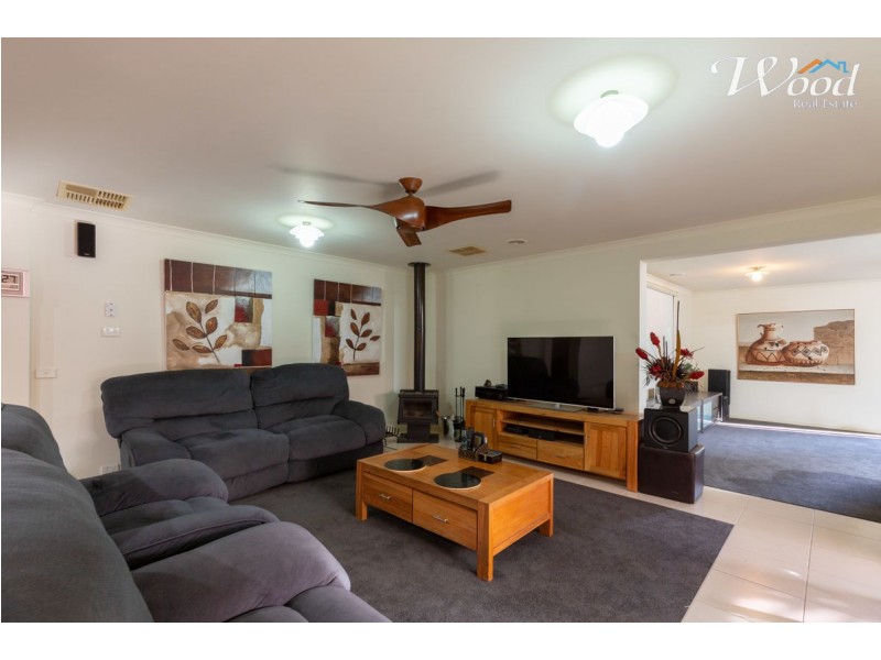 31 Chafia Place, Lavington NSW 2641