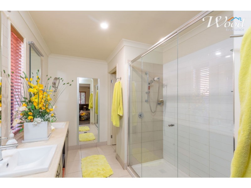 31 Chafia Place, Lavington NSW 2641