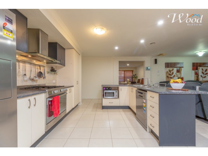 31 Chafia Place, Lavington NSW 2641